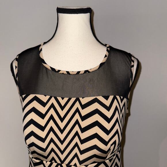 En focus Black & Beige Chevron Sleeveless Stretchy Knit Dress women’s size 8 - Picture 4 of 6